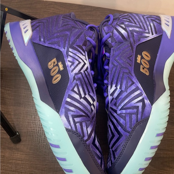 Nike - Picture 3 of 5